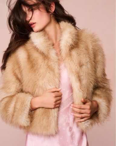 Alo Yoga☆Opulent Faux Fur Statement Jacket オーツ ファー Opulent Faux Fur Statement Jacket - Black | ALO