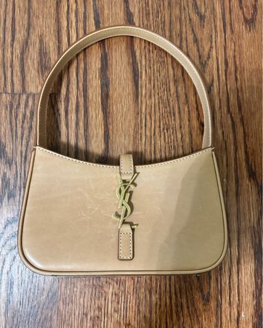 【関税&送料込】Saint Laurent Dark Beige Pochette Saint Laurent Dark Beige Leather Uptown Clutch ○ Labellov