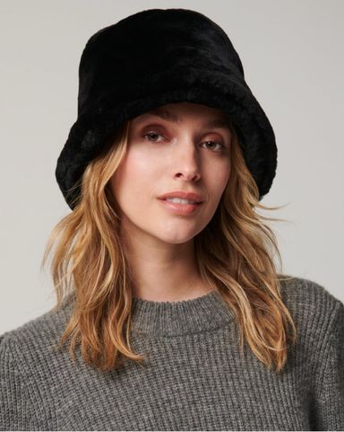 Alo Black Furry Bucket Hat | Pickle