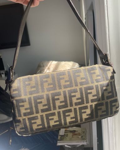 FENDI ショルダーバッグ FENDI FIRST MIDI Fendi Black First Midi Bag | Consign of the Times ™