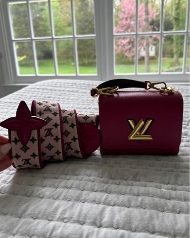 Louis Vuitton Pink Crossbody | Pickle