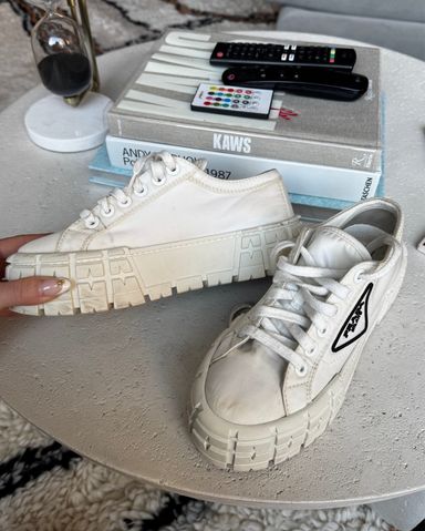 【送料込み】miu miu★SALE★5XX547 Miu Miu Platform Sneakers | Pickle