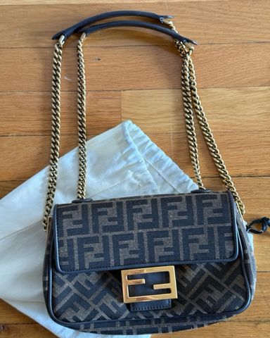 FENDI ショルダーバッグ FENDI FIRST MIDI Fendi First Midi Bag | Pickle