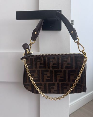 FENDI ショルダーバッグ FENDI FIRST MIDI Fendi First Midi Bag | Pickle