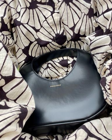 ブラックフライデー値下げ【美品】LOEWE 2023モデル 手袋 ブラウン LOEWE （美品）ロエベ ペブル バケット ミディアム ショルダー