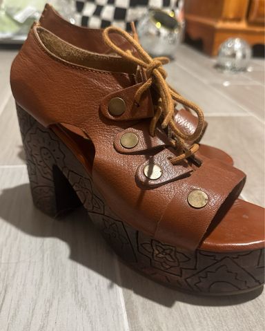 【Steve Madden】ハデスコニャックレザー HADES Cognac Leather Square-Toe Mule Block Heel Women's