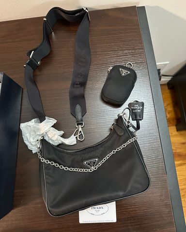 ♦PRADA♦Re-Nylon トート ショルダーバッグ☆ 楽天市場】【美品】プラダ【PRADA】プラダ Re-Edition 1995