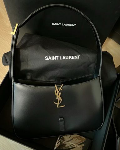 YSL【入手困難】上質な革&高級感漂う★LE 5 A 7 HOBO BAG★全種 Saint Laurent - Le 5 à 7 Supple Large Black Smooth Leather Hobo